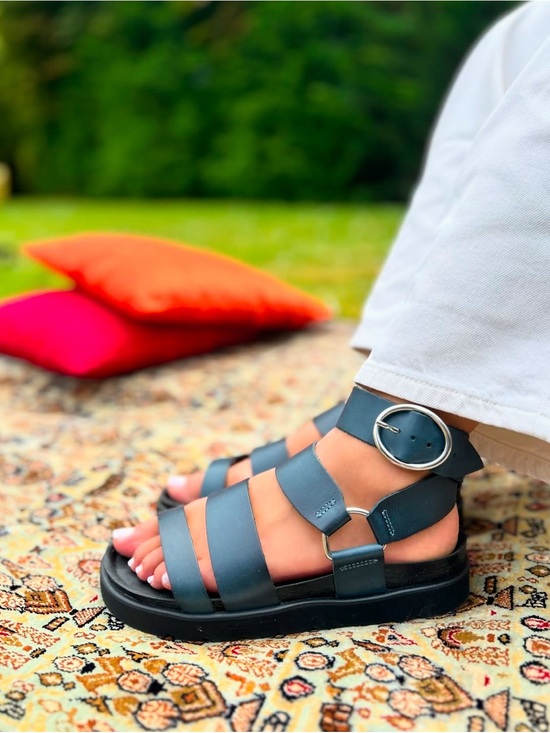 Pastelle Shoes - Women's Strappy Ankle-Buckle Sandals in black